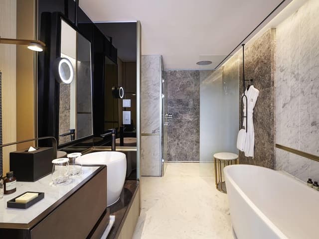 Signature Suite, 1 King Bed (Panorama View), (1 Bedroom)