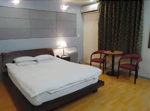 Double Room (Children under 5 not allowed)