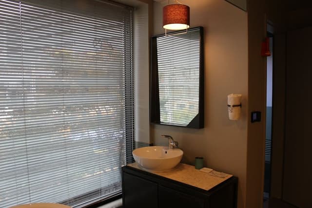 Standard Double Room, Bathtub (Railway View)