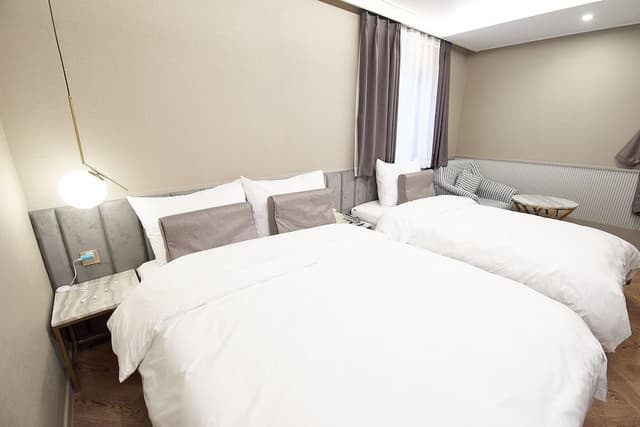 Deluxe Twin Room