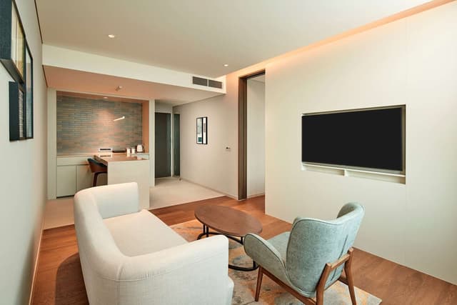 KING DELUXE SUITE