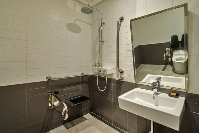 ONE DOUBLE ACCESSIBLE ROOM