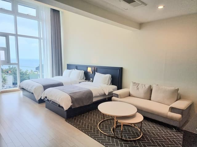 Rich Twin Room
