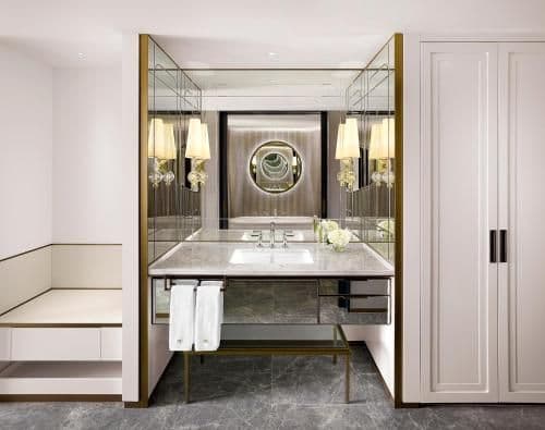 Club Luxury Room with Club Millésime Access, 1 King Size Bed, Lake View