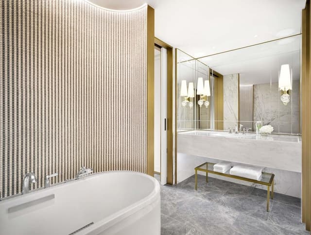 Prestige Suite with Club Millésime Access, 1 King Size Bed, Lake View