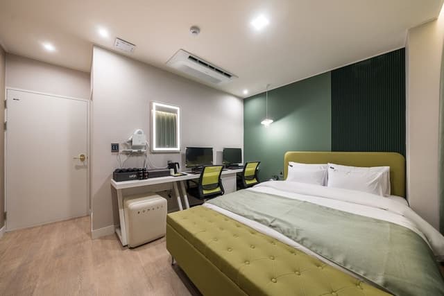 Deluxe Double Room C (Couple PC Room)