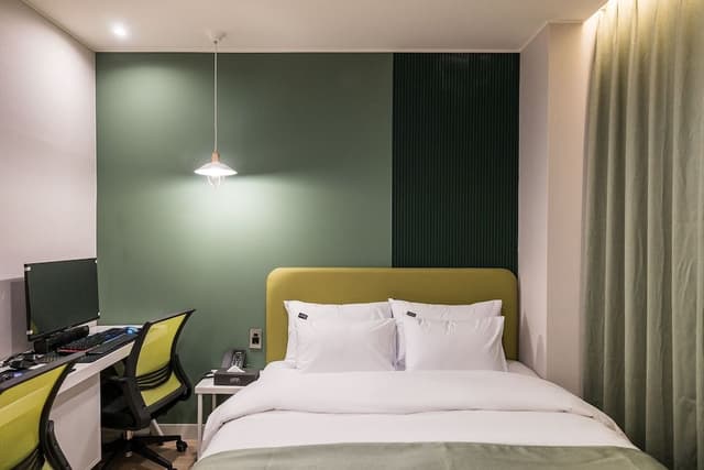 Deluxe Double Room C (Couple PC Room)