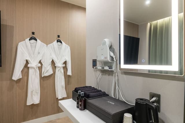 Deluxe Double Room C (Couple PC Room)