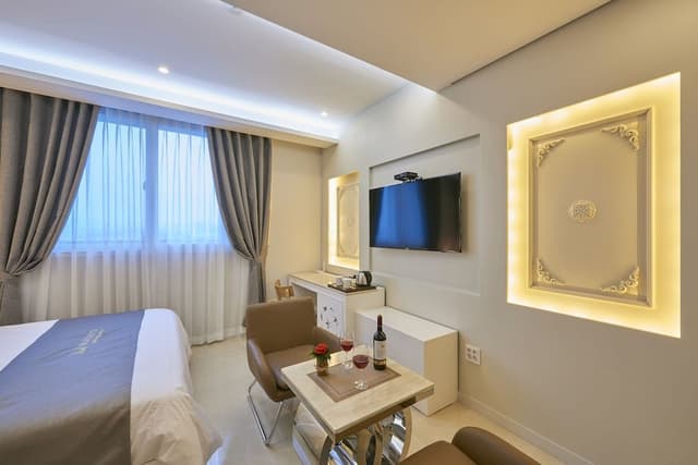 Deluxe Double Room (Styler, Massage Chair)