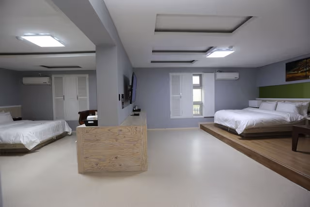 Deluxe Family Room