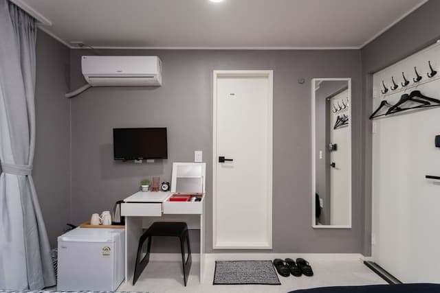 Deluxe Triple Room (Foreigner Only, Must notify the hotel of your check-in time)
