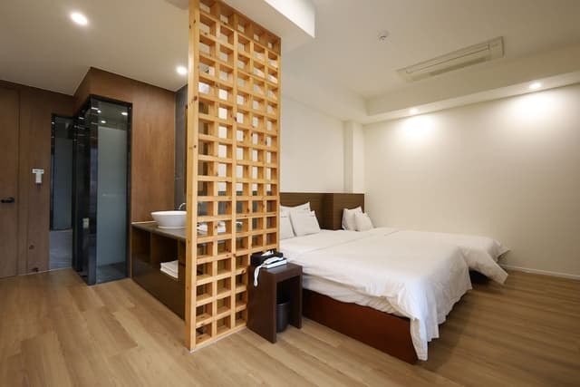 Terrace Twin - Free Netflix Service