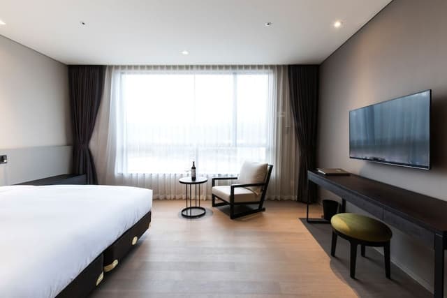 Deluxe Double Room, 1 King Bed, Mountain View