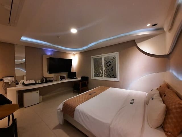 Standard Double Room (Randomly assigned upon check in)