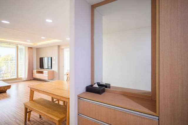 Suite, 2 Bedrooms, Non Smoking, Partial Ocean View