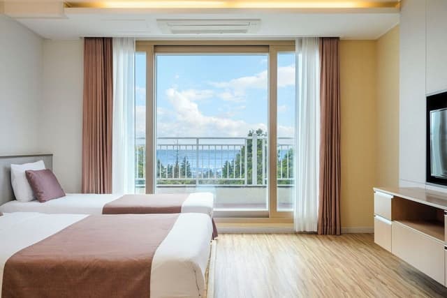 Family Room, Multiple Beds, Non Smoking, Partial Sea View