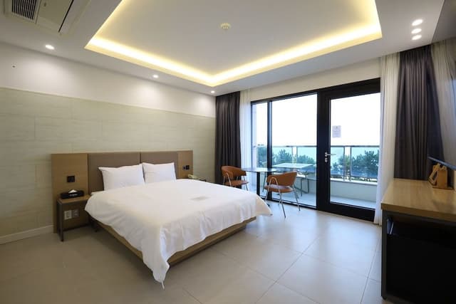 4. Deluxe Double Ocean