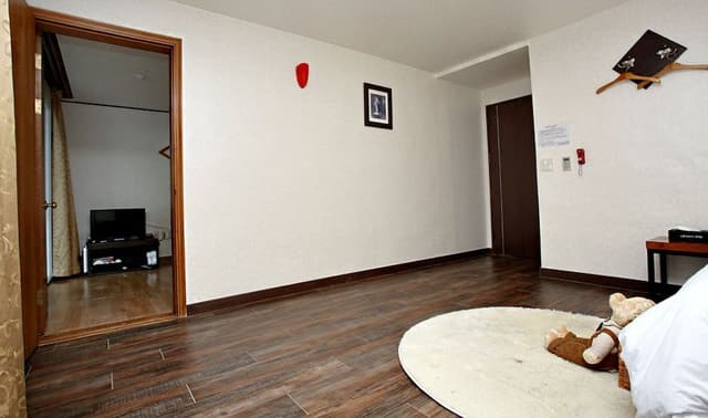 Family Room, 2 Bedrooms