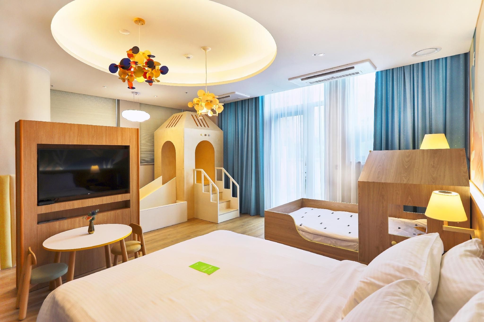 Militopia Hotel by MARINE2