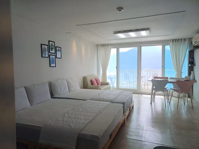Double or Twin Room (Chopin)
