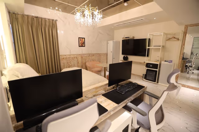Suite (No Breakfast provided from Saturday to Monday)