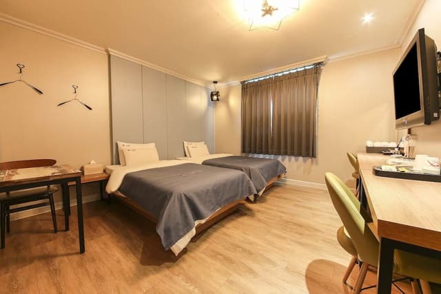 Standard Twin Room