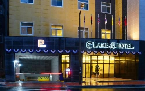 เลค 45 โฮเทล (Lake 45 Hotel)0