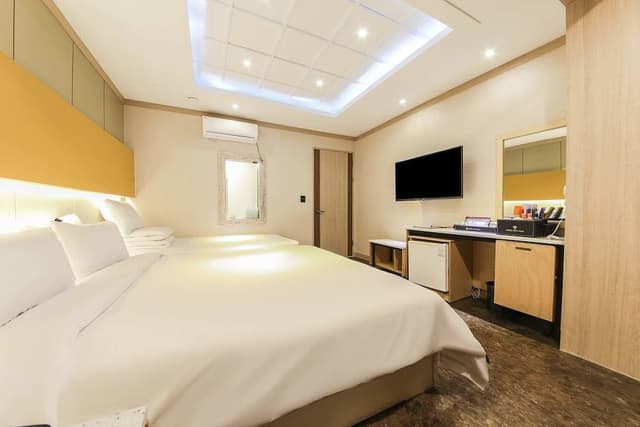 Twin Room, Ocean View (B - Mid-level floor)
