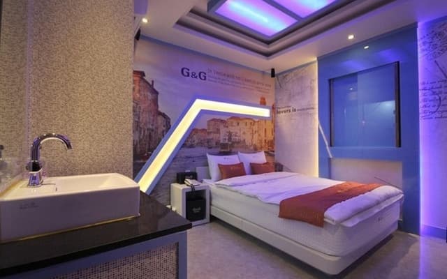 Gaming 1 PC - 32 Inch Room