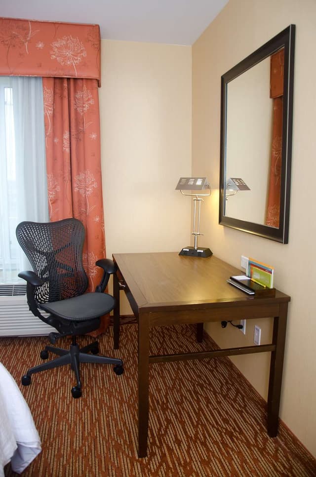 2 QUEEN BEDS HEARING ACCESSIBLE
