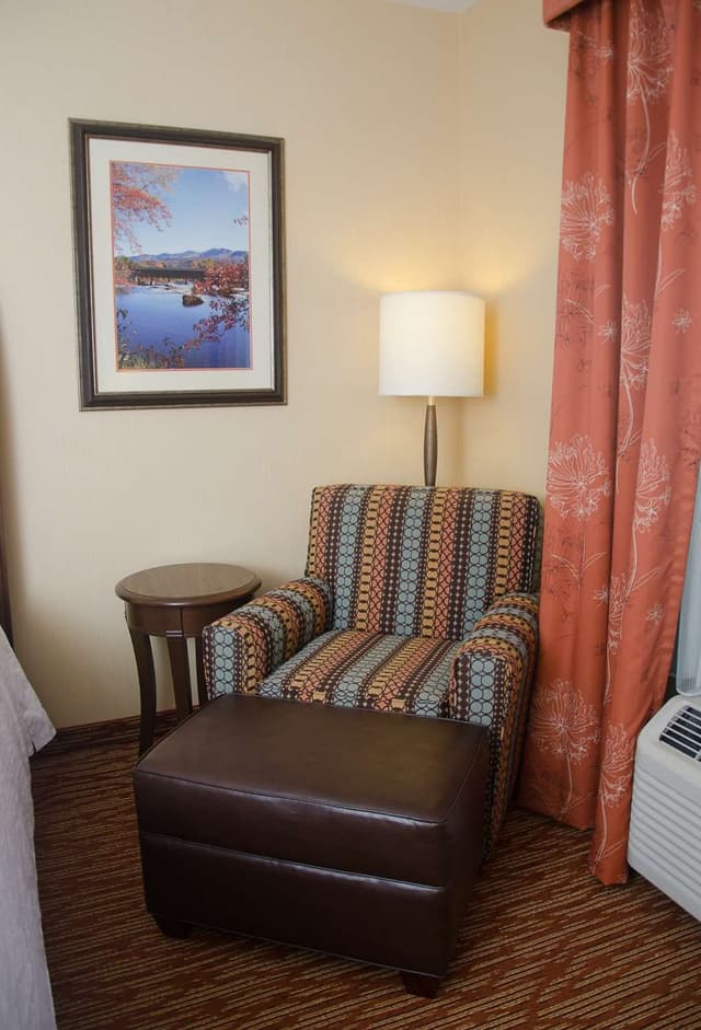 2 QUEEN BEDS HEARING ACCESSIBLE