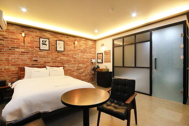Room (+Samsung AirDresser)