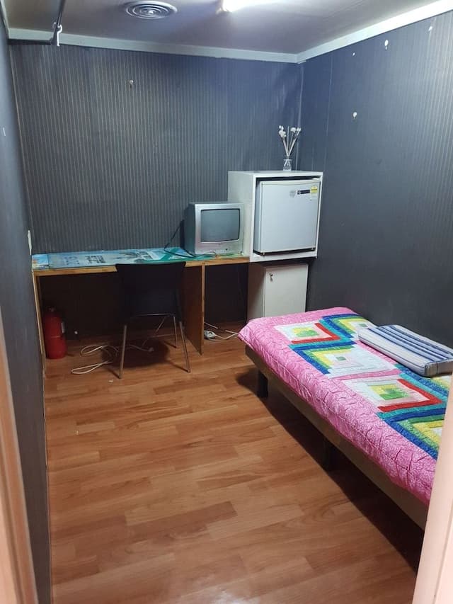 Single Room, Shared Bathroom