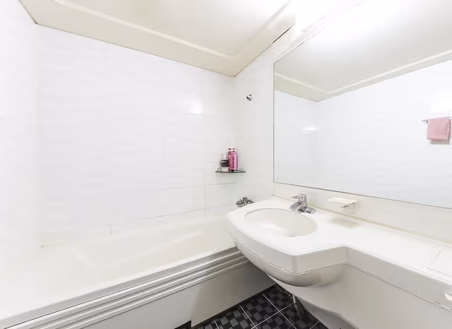 Double Room (Large)