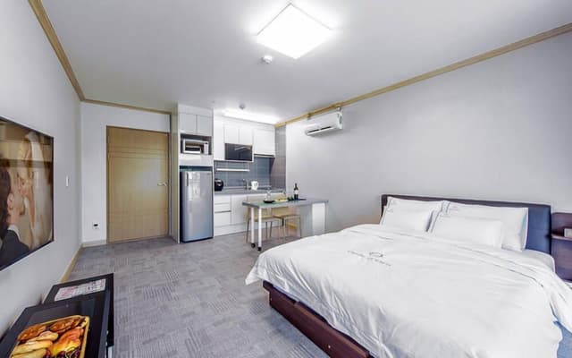 Double Room (B)