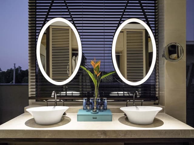 Cabana, Executive Privilege Pass, 1 King Size Bed, Pool Access