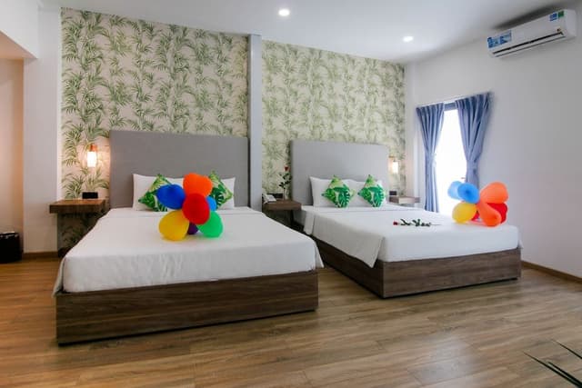 Deluxe Family Room