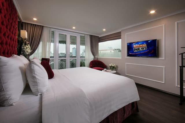 Junior Suite, 1 King Bed, City View