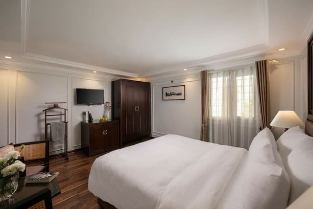 Deluxe Double or Twin Room with Street View