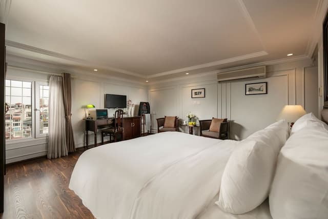Deluxe Double or Twin Room with Street View