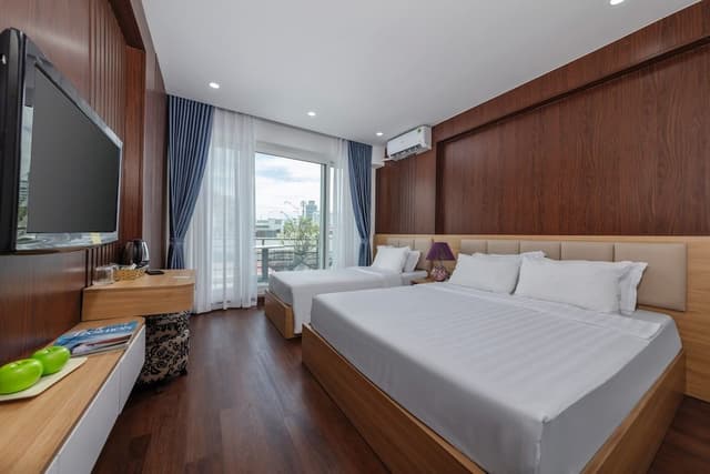Family Room, Balcony