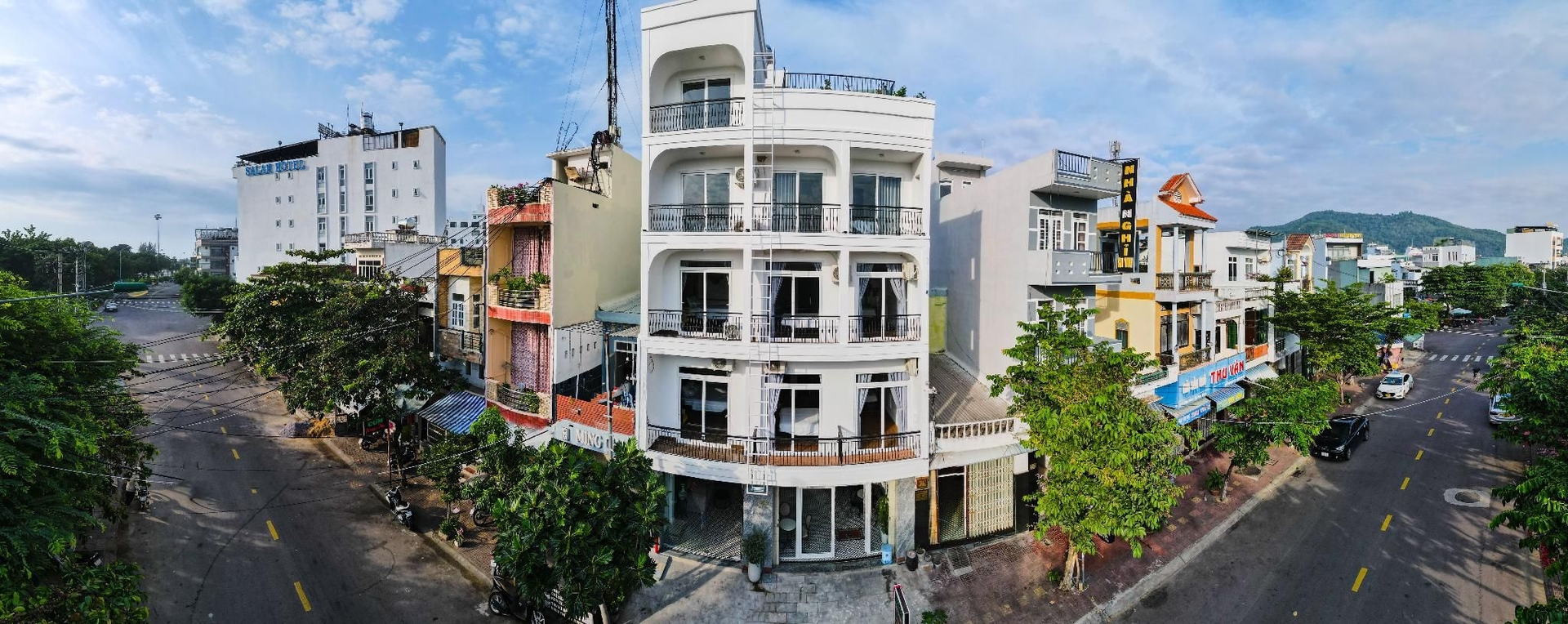 เดอะ แฟนซี เฮาส์ (The Fancy House)0