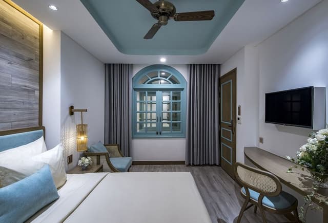 Deluxe Double (Internal Window) + Free Afternoon Tea