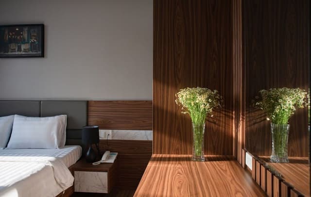 Basic Room, 1 King Bed