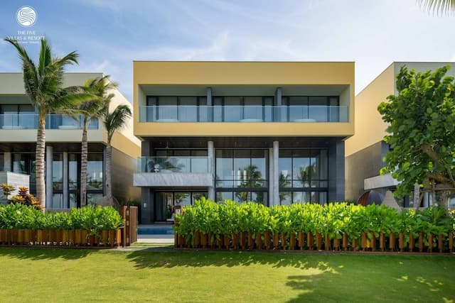 Beachfront 6 Bedroom Pool Villa