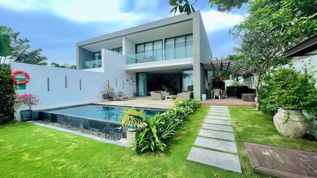 Beachfront Pool Villa