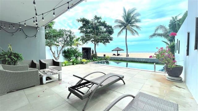 Beachfront Pool Villa