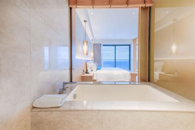 Monogram Suite Double, Ocean View with Monogram Lounge Access