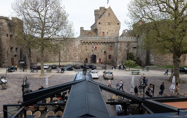 Superior Quadruple Room - Castle View