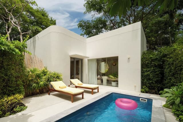 Villa (Plush Pool)